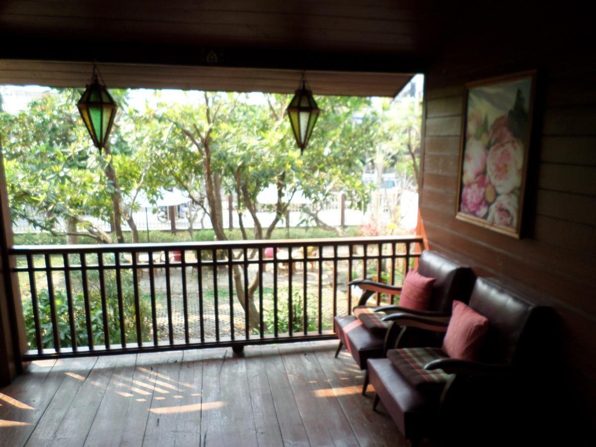 Baanwealaa Guesthouse (Adults Only) Чиангмай Екстериор снимка