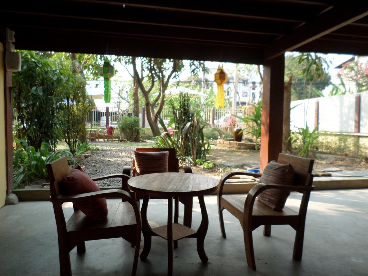 Baanwealaa Guesthouse (Adults Only) Чиангмай Екстериор снимка