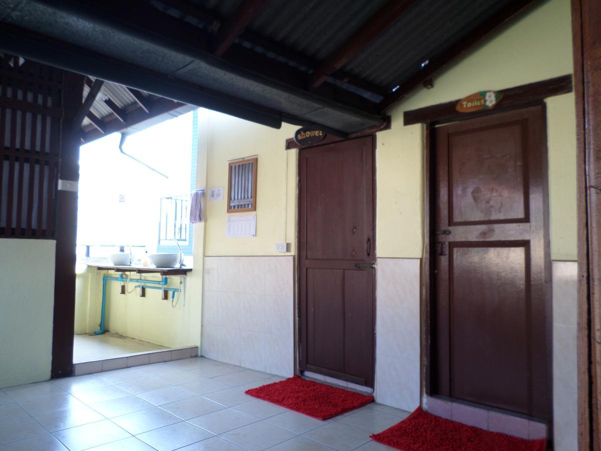 Baanwealaa Guesthouse (Adults Only) Чиангмай Екстериор снимка