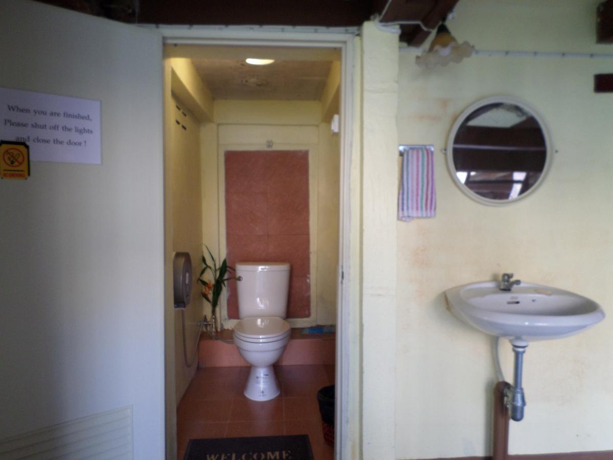 Baanwealaa Guesthouse (Adults Only) Чиангмай Екстериор снимка